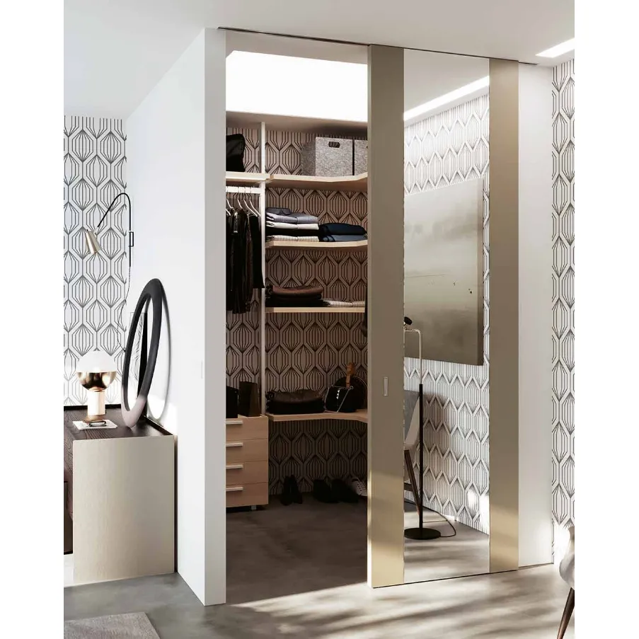 translate the following sentence in English: full-height mirror doors designed by Bertolotto interior doors